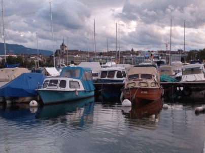 des bateaux sur le lac